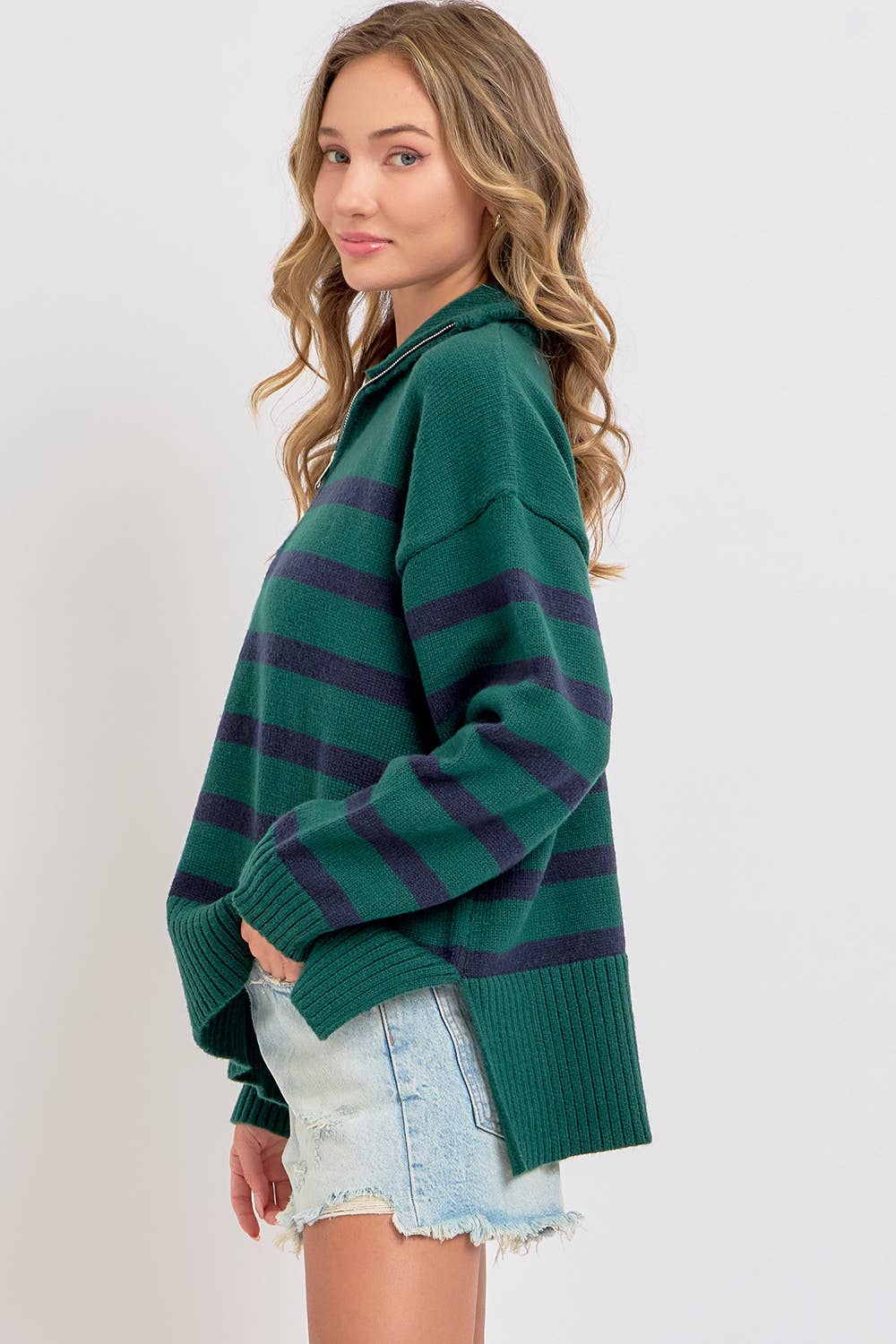 STRIPED ZIP-FRONT OVERSIZED PULLOVER KNIT SWEATER: HUNTER/NAVY